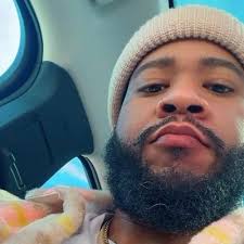 Ebony Little (@kallmefly)