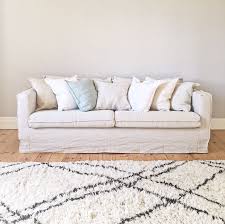Velvet, leather and harris tweed. Vintage Lover Elsa Billgren Decorated Her Living Room With A Second Hand Ikea Karlstad Sofa And A Bemz Loose Fi Fundas Para Salas Fundas Para Sillones Sillones