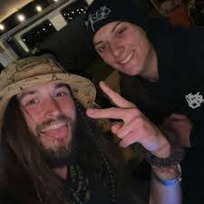 Shelby Mae's Instagram, Twitter & Facebook