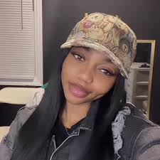 You down with PPG? 💕🏝️ @leahkateb @janacraig_ @serenaapagee  @loveislandusa 👄📱 #bratz