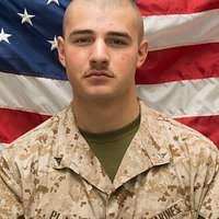 U.S. Marine Corps Lance Cpl. Kalani A. Holt, eine Maschine