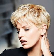 Längst gehören solche vorurteile der.ein kurzhaarschnitt öffnet den blick ins gesicht und lässt sie sofort viel selbstbewusster wirken. Blondes Haar Kurzhaarschnitt Frauen 2018 Deckhaar Hair Hairstyles Kurzhaarschnitte Rundes Gesicht Haarschnitt Kurz