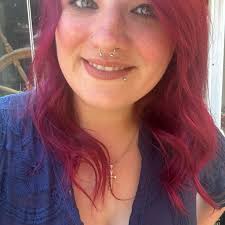 Does anyone know of any great photographers that are doing summer minis  this summer? I'd love to get some family pictures done this summer! Thanks  in advanced❤️