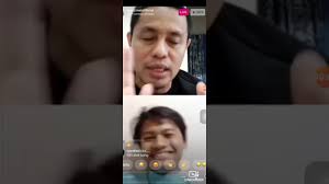 Menyemir rambut kepala, kumis, atau janggut dengan warna hitam atau lainnya dengan tujuan pengelabuan (penipuan) atau kesombongan hukumnya haram. Pu Azman Hukum Mewarnakan Rambut Youtube