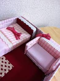 先日ご紹介した 簡単手作り品 百均スポンジを使ったリカちゃんソファ ですが 作り方こちら 百円均一のキッチンスポンジは１２個も入って１００円 まだまだ余っている ということで 今度は 手作り 簡単 手作りおもちゃ ドールハウス 手作り