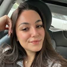 Andrea Hoffman's Instagram, Twitter & Facebook