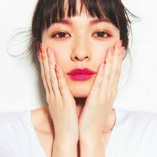 メイクをしたのになんかパッとしない 元々薄顔の人はメイク後も物足りない印象になることがあります 今回は顔の印象を華やかにする 2つの重要パーツ のメイク方法をご紹介します 韓流アイメイク アジアンメイク 日本のメイクアップ