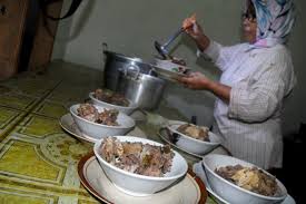 Bingung dengan cara pembuatan ktp? Pertahankan Resep Kuno Becek Ndeso Bu Yati Digemari Para Pejabat Halaman All Kompas Com