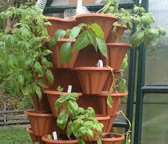 The dutch bucket system is an inexpensive type of diy dwc hydroponic system that lets farmers grow large crops with high nutrient needs in simple, isolated systems to prevent disease from spreading to other plants.dutch bucket systems are popular with tomatoes and vining plants that can be trained to grow up from the bucket. Diy Aquaponics At Home Diy Hydroponics Tower