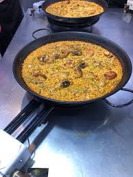 Cuisiner ensemble dans une belle convivialité et apprécier les tours de mains de la grande cuisine. Yummy Paella Photo De Cours De Cuisine De Paella A Valence Dans L Apres Midi Tripadvisor