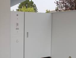 Gartentoranlage Mit Schliessanlage Und Mulleinhausungen Gt53 Schlosserei Schleip In 2020 Schliessanlage Gartenturen Garten