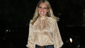 Η ιωάννα μαλέσκου κατά τη διάρκεια της συνέντευξής της με τον γρηγόρη αρναούτογλου αναφέρθηκε στις φήμες που την θέλουν να είναι ζευγάρι με τον μπασκετμπολίστα του παναθηναϊκού, μάριο χεζόνια. Iwanna Maleskoy Lamperh Emfanish Sto 8eatro Meta Thn Premiera Ths Ekpomphs Ths