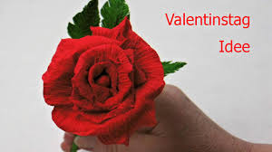 Februar 2013 ist valentinstag, der tag der liebe. Diy Valentinstag Geschenk Rose Aus Krepppapier Basteln Deko Ideen Mit Flora Shop Flora Shop Eu