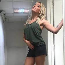 Generaba contenido para las redes @eltrecetv y @showmatch. Titulo De Cronica Tamara Pettinato Mostro Su Pijama Roto Y Se Le Vio La Cola
