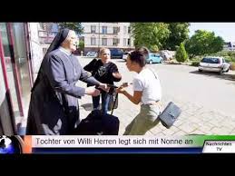 Jetzt mischt seine tochter im tv mit. Tochter Von Willi Herren Legt Sich Mit Nonne An Youtube