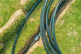 Kabel im kabelschutzrohr unterbringen oder nach dem verlegen eine kabelabdeckung aufbringen. Gardena Pe Rohr Verlegerohr Verlegen Alternativen Gartenlexikon De