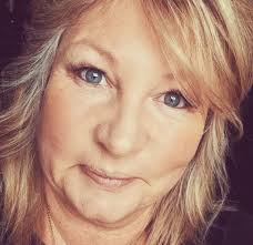 Does the chocolate hair color look okay?