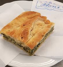 L'erbazzone reggiano light è un'alternativa al classico erbazzone che è una torta salata ripiena tipica di reggio emilia. Erbazzone Reggiano Lo Street Food Emiliano Per Eccellenza Emilianaperpassione