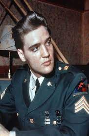 Das einzige, was jetzt fehlt aus ihrer frisur ist das kleine stück der haare, die oft herausfallen würde der perfekte pompadour, die vollendung. Stylische Rockabilly Frisur Diese Styles Sind Trend My Hair And Me