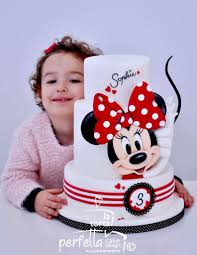 Bizcocho De Mickey Mouse Cuadrado Pin By Herminia Santos Fernandez On Disney Ckx Minnie Mouse Birthday Cakes Mickey And Minnie Cake Minnie Cake