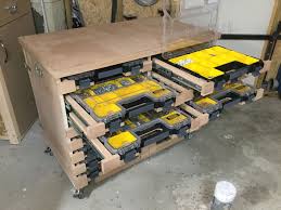 Meuble Servante D Atelier Permettant Le Rangement De 16 Mallettes De Quincaillerie Stanley Le Tout Sur Coulisses De L Autre Cote 2 P Rilou Kit M Pinte