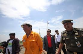 Check 'buruh kasar' translations into english. Buruh Kasar In English Aaa Aaa Lihatlah Bangunan Yang Tinggi Mengawan Menghiasi Kotaraya