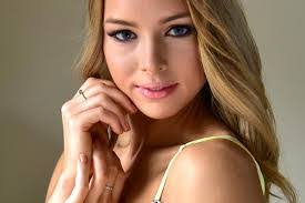 Jenna Seymour's Instagram, Twitter & Facebook