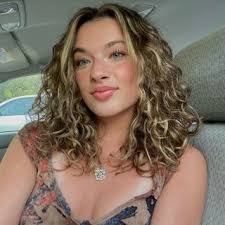 Lauren Rayburn's Instagram, Twitter & Facebook