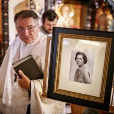 Descendentă a țarinei ecaterina cea mare, a reginei. I Resti Di Elena Di Romania Tornano In Patria Ticinonline