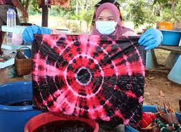 Contoh barangan yang menggunakan teknik ikat dan celup Puas Dapat Buat Sendiri Batik Ikat Celup Utusan Digital