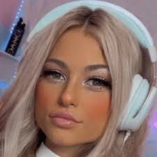 Danielle Lanza's Instagram, Twitter & Facebook