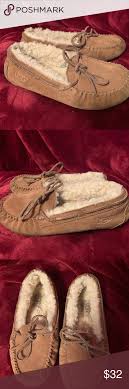 Ugg Dakota Slippers For Kids Ugg Dakota Slippers Uggs Slippers