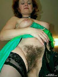 Haarige alte Frauen Muschi - Oma Porno Foto