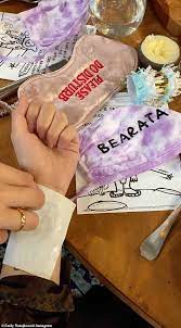 Emily ratajkowski is a mom! Pregnant Emily Ratajkowski Shares Photos From Surprise Baby Shower Daily Mail Online