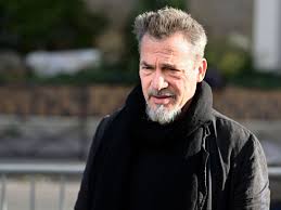 Florent Pagny : ses rares confidences sur les effets secondaires "difficiles  à supporter" de son traitement - Voici