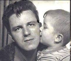 My hero my role model my best friend even tho i was a pain in the ass he  found away to understand and talk to me but i love u bro/dad