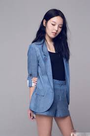 李咏女儿近照曝光太惊艳大长腿蚂蚁腰超模气质颜值比爸妈高 fashion women s blazer denim jacket