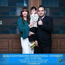 Pelakon boy iman mengesahkan dia kini sudah bergelar duda selepas berpisah dengan isterinya, kumala dewi anas, pada 20 april lalu dan jatuh tiga talak. Rupanya Dato Dr Boy Iman Bukan Calang Calang Orang Jom Lihat Biodata Jawatan Dan Pangkat Tertinggi Beliau Pasti Ramai Terkejut Besar Kongsi Media Viral