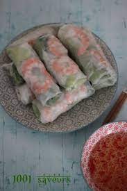 Feuilles de riz flocons de goberge, hachés grossièrement fines lanières de concombre carotte. Rouleaux De Printemps Summer Rolls Mille Et Une Saveurs
