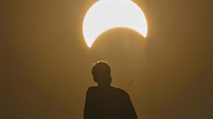 Outside the path of annularity, the regions indicated will have a partial solar eclipse. Prochaine Eclipse Solaire Video En Direct Suivez L Eclipse Solaire Totale De Ce 14 Decembre