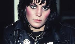 Joan jett straight black choppy layers hairstyle | steal. Joan Jett S Edgy Hairstyle 30 Amazing Color Portrait Photos Of The Queen Of Rock N Roll In The 1970s And 1980s Vintage News Daily