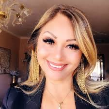 Mi ha tradito più volte ma non posso perdonare un uomo che a 70 anni blocca  la sua ex su WhatsApp". FQmagazine.it