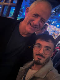 צועדים קדימה