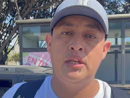 🛑Estudiantes se manifiestan por certificados falsos de una escuela  “patito” Por: Jonathan Rivera l Fuerte Noticias Decenas de jóvenes  afectados por recibir certificados falsos de una institución irregular se  manifestaron este lunes