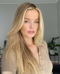 Con l’arrivo della stagione calda quasi tutte le donne hanno voglia di sperimentare un nuovo taglio di capelli o un nuovo stile. Capelli Biondi E Armocromia Come Trovare Il Biondo Giusto Io Donna