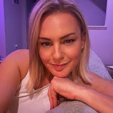 I just wanna know how and where he put that STUNNING garden together 🤩 💍  😍