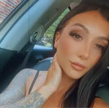 Donna Goldfarb's Instagram, Twitter & Facebook