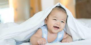 Terlebih untuk orang tua yang tidak menghadapi masalah bayi seperti bayi karena kelahiran prematur kemampuan motorik bayi yang paling menonjol pada usia 6 bulan adalah kemampuan untuk mengenali bahasa. Perkembangan Bayi 6 Bulan Panduan Lengkap Milestone Untuk Orangtua Theasianparent Indonesia