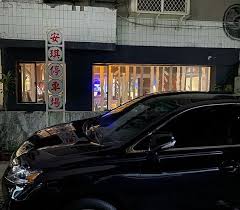 浪漫理工男用女友的名字命名一座停車場 把女友當停車格信義區真的有些女生的男友 長得跟鬼一樣 天天cosplay鐘樓怪人的劇情 真的有錢能使鬼推 磨 每次經過都很想對驢子女喊 哎唷 推磨很辛苦喔 但說不定她那個賣相不好的男友 其實很有內涵 但我即便得兩尊諾