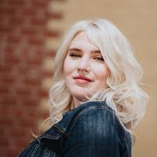 Michelle Cahoon's Instagram, Twitter & Facebook